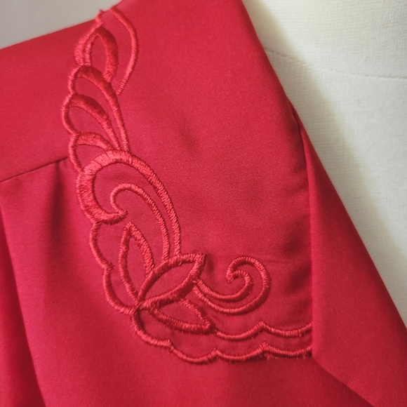 Beautiful Vintage Red Button Down Blouse made by Nikki - Picture 12 of 14